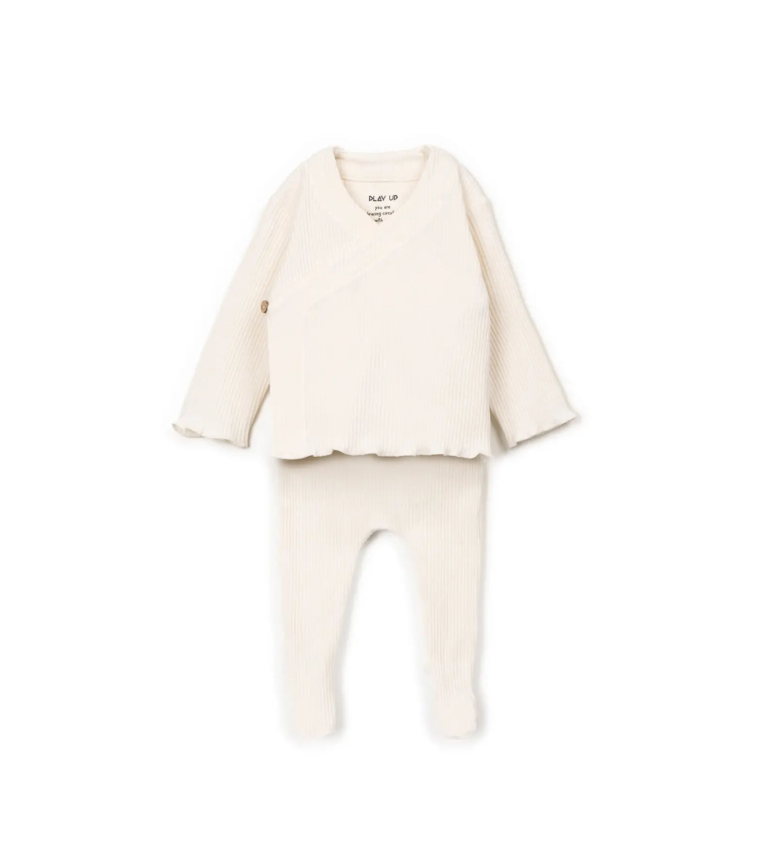 Conjunto de casaco e calças em malha canelada creme, gola redonda. Marca Play Up